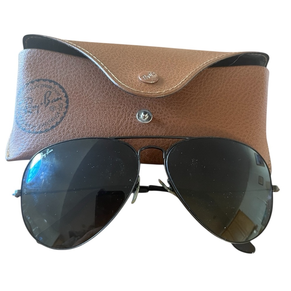 Ray-Ban Black Aviator Sunglasses with Brown Case